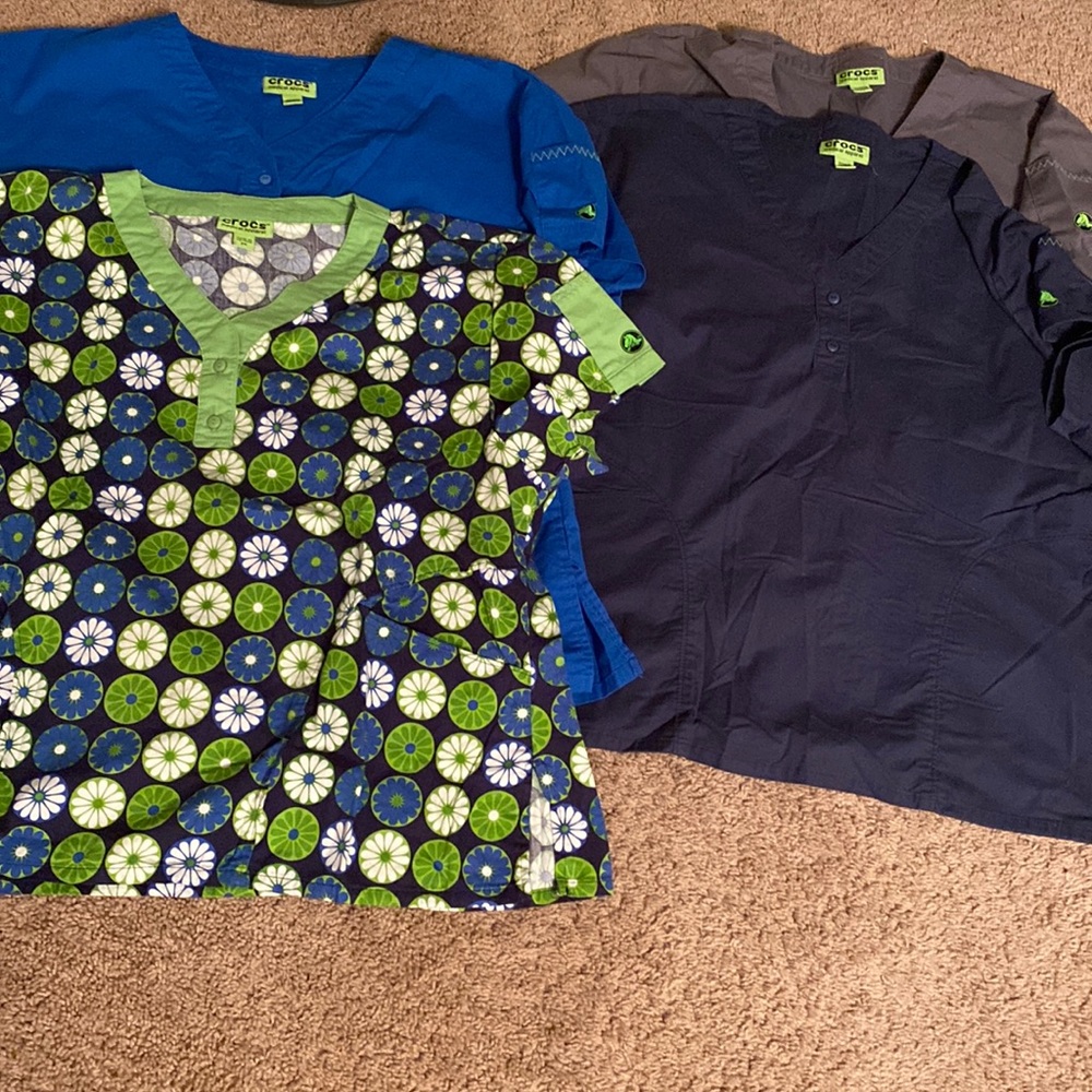 Crocs 4 sz 2x scrub tops